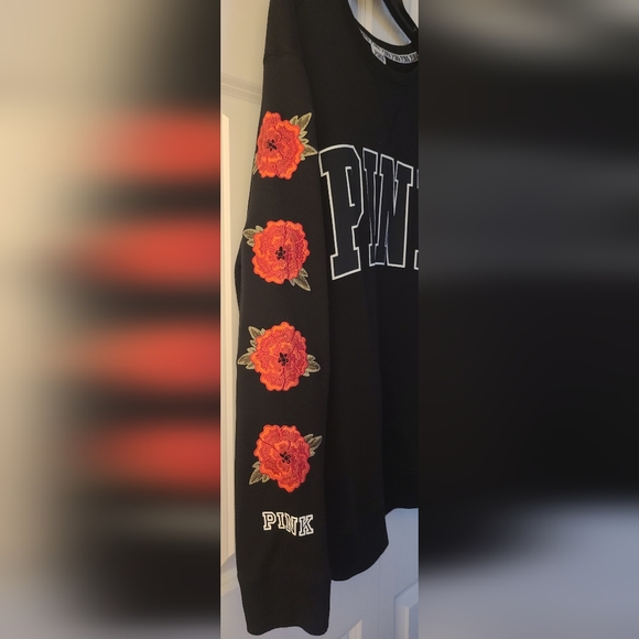 Victoria's Secret PINK Campus Crew Black Embroidered Red Rose Floral Sweatshirt - Picture 4 of 4